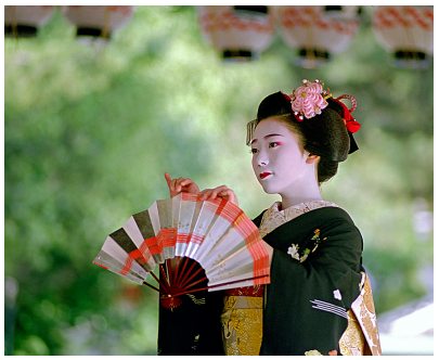 Modern geisha still live in traditional geisha houses called okiya in areas